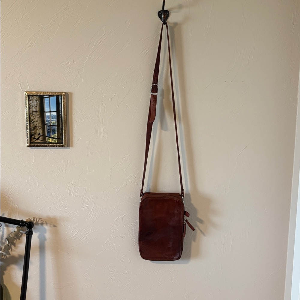 Hammacher Schlemmer Brown Leather Crossbody Bag - Picture 3 of 7
